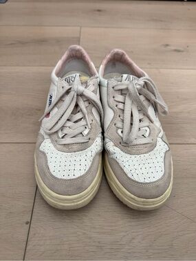 Autry Medalist White & Pink Low-Top Sneakers